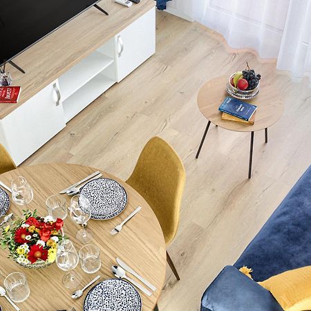 Ari Navy Apartment - High-End Residence Арад Екстериор снимка