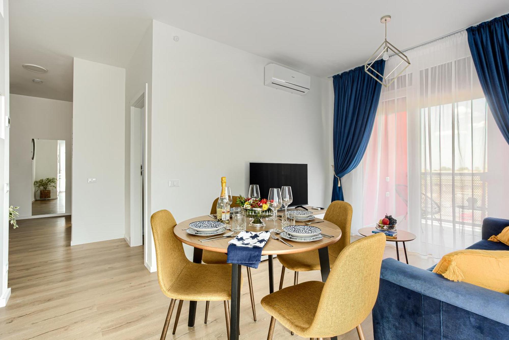 Ari Navy Apartment - High-End Residence Арад Екстериор снимка