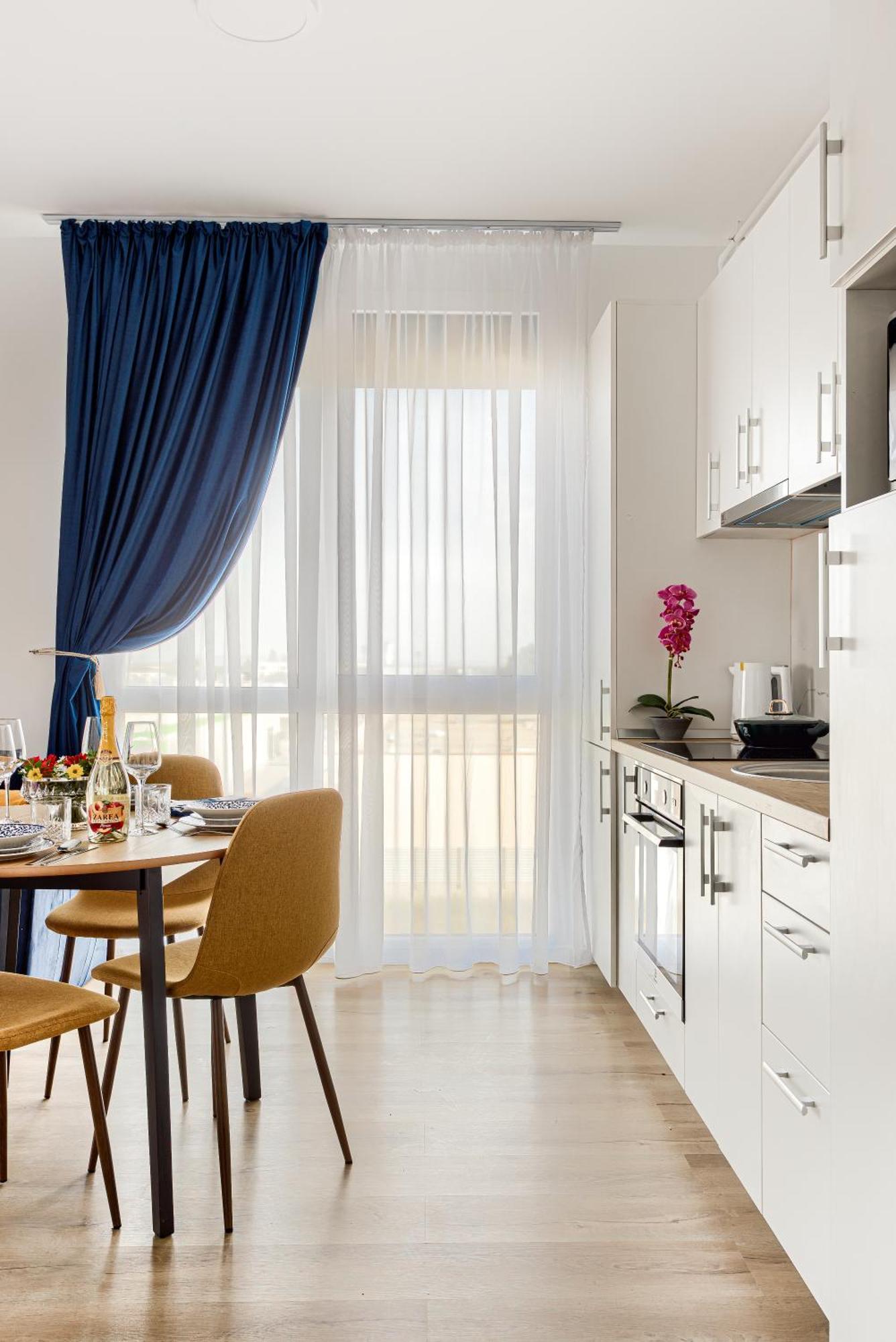 Ari Navy Apartment - High-End Residence Арад Екстериор снимка